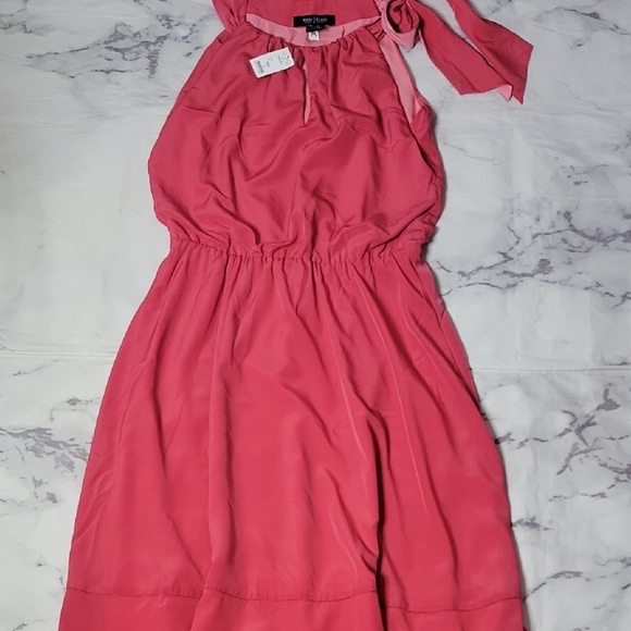 White House Black Market Dresses & Skirts - White House Black Market Pink Tie Shoulder Dress